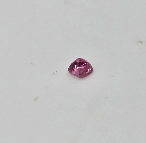 3.04x2.92x2.51mm spinel sugarloaf-cut cabochon