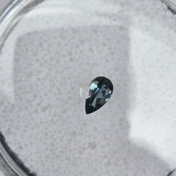 5.12x3.02x1.83mm pear Australian sapphire facet
