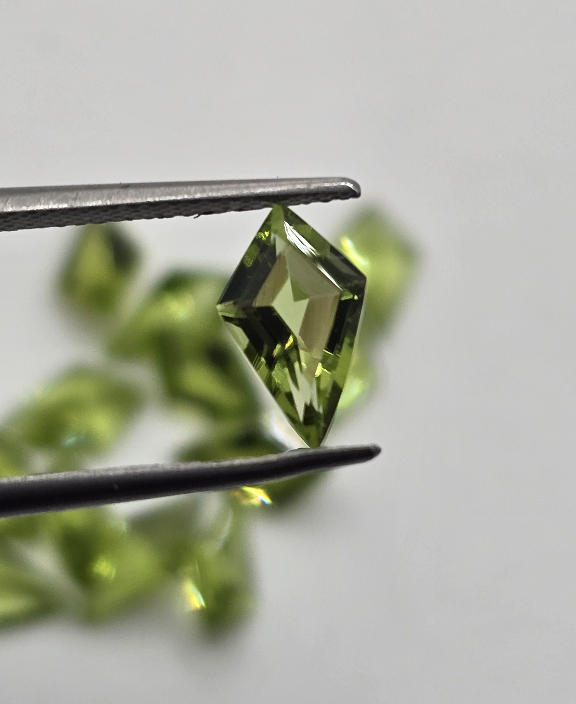 10x6mm kite-cut, Peridot Facet