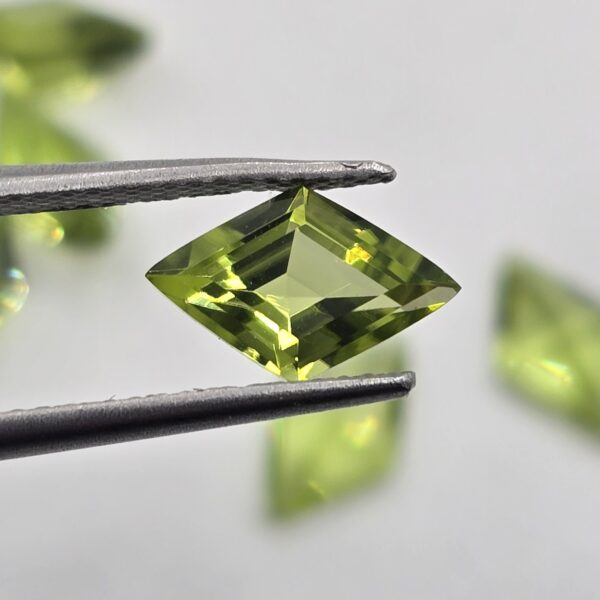 10x6mm rhombus-cut, Peridot Facet