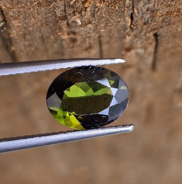 9.18x7.09x3.82mm oval Brazilian tourmaline facet