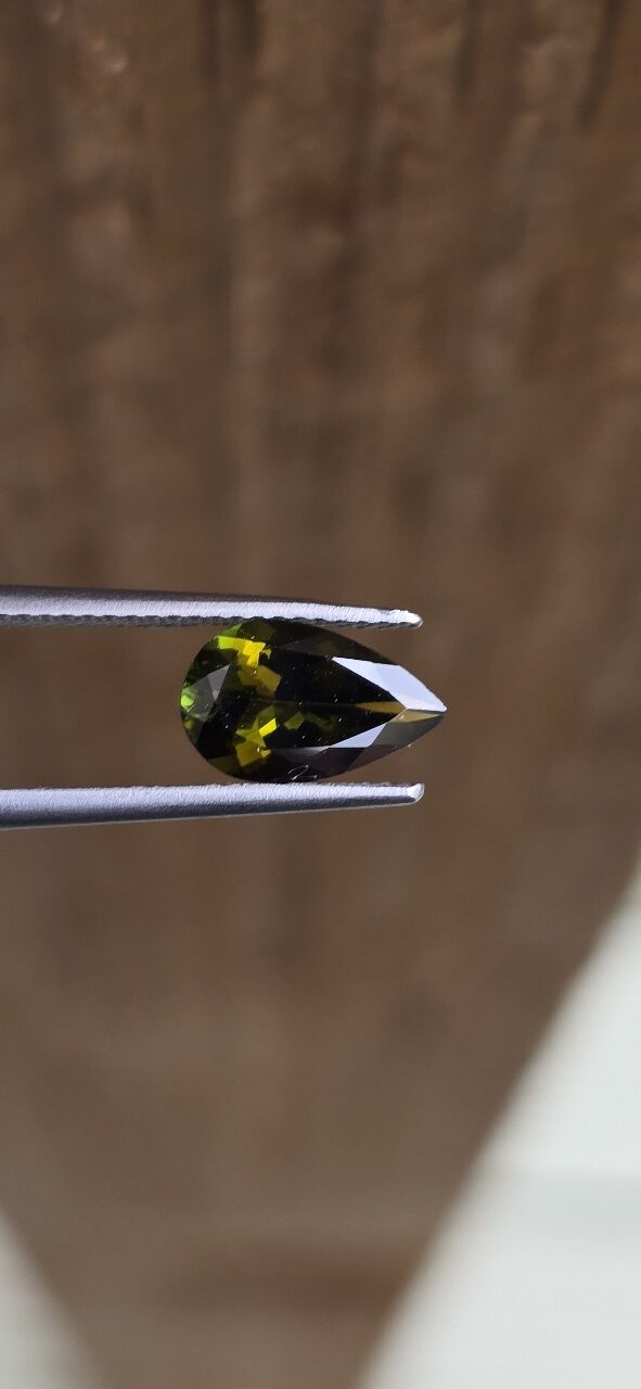 10.17x6.24x4.04mm pear Brazilian tourmaline facet
