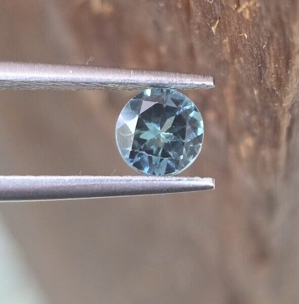 5.26x5.18x3.24mm round Australian sapphire facet