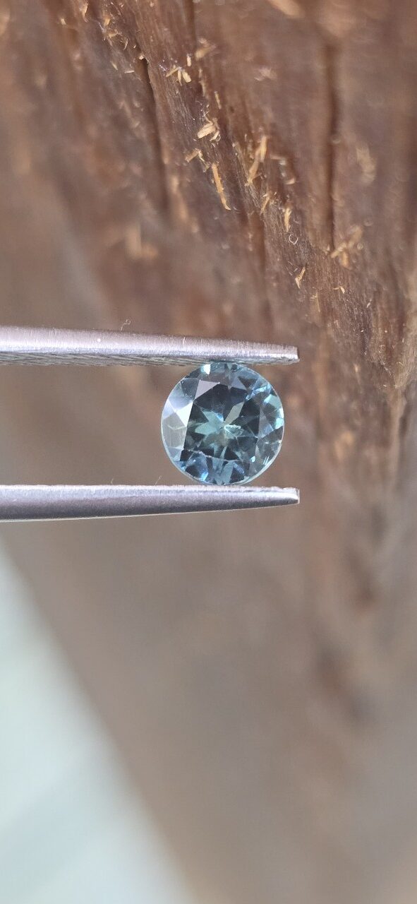 5.26x5.18x3.24mm round Australian sapphire facet