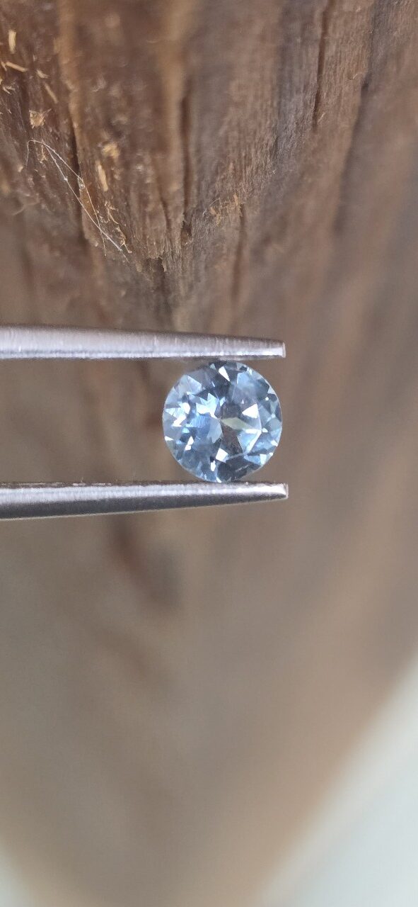 4.61x4.55x2.72mm round Australian sapphire facet