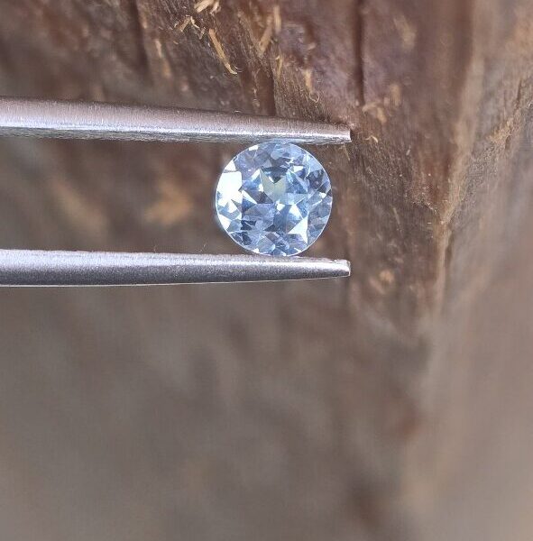 4.64x4.62x2.61mm round Australian sapphire facet