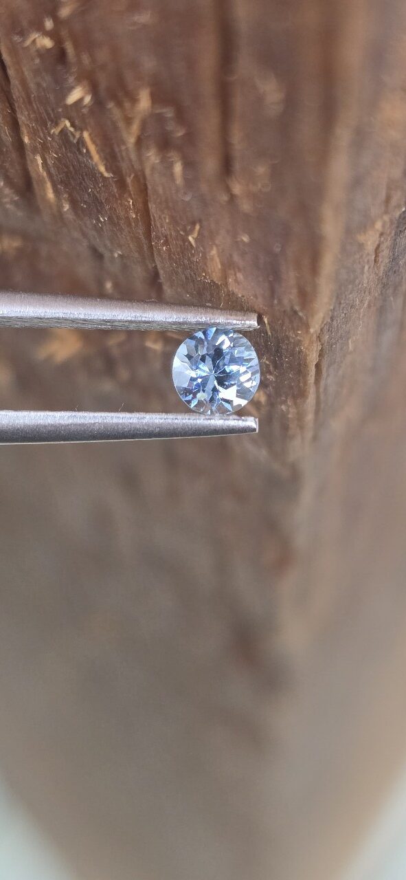3.78x3.74x2.61mm round Australian sapphire facet
