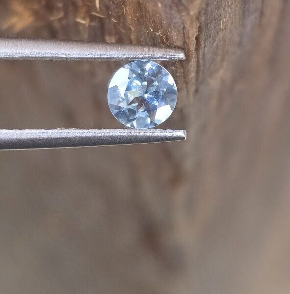 4.40x4.35x2.36mm round Australian sapphire facet