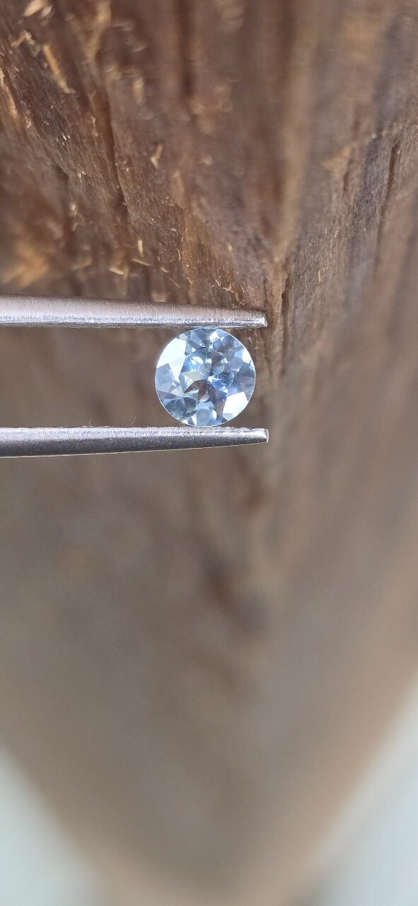 4.40x4.35x2.36mm round Australian sapphire facet