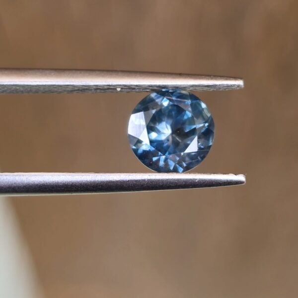 6.05x6.03x4.11mm round Australian sapphire facet