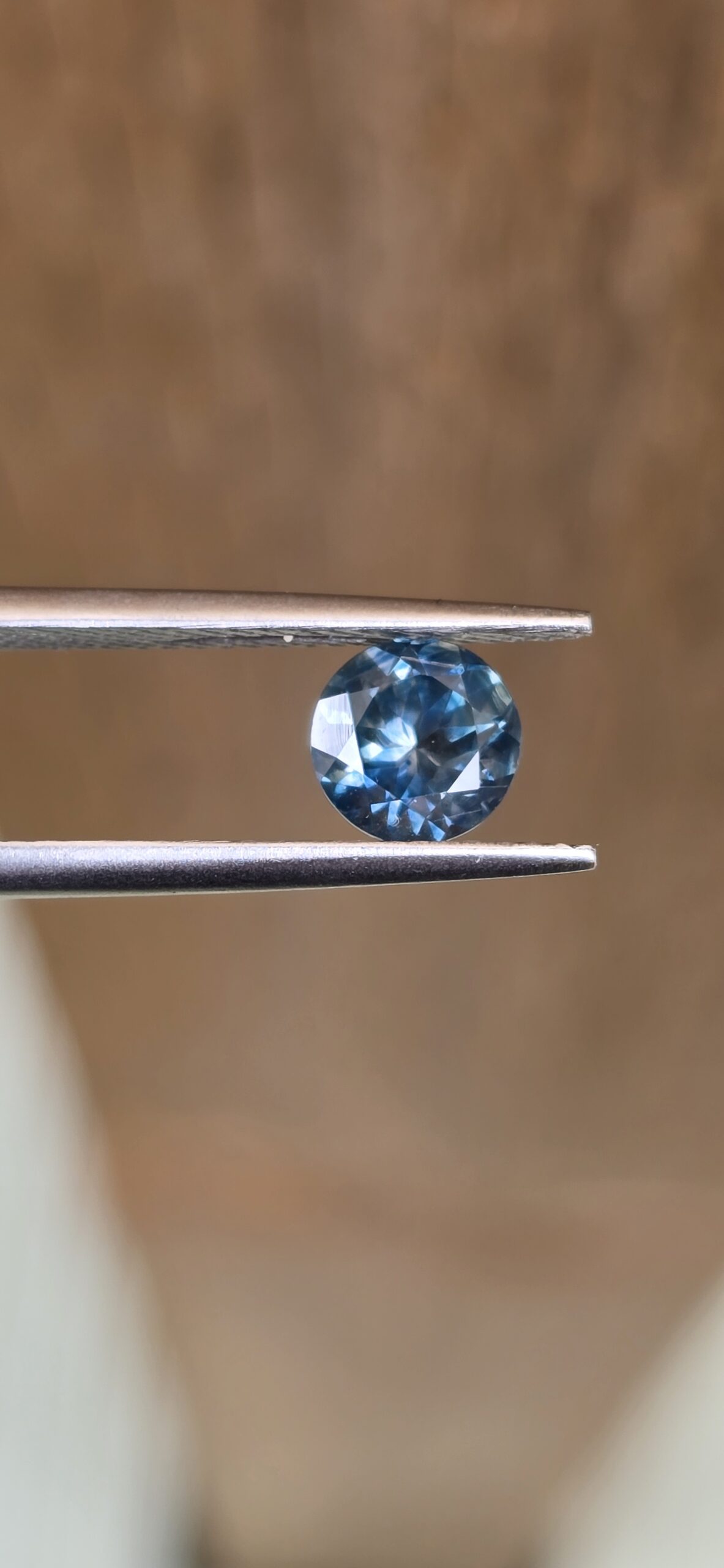 6.05x6.03x4.11mm round Australian sapphire facet