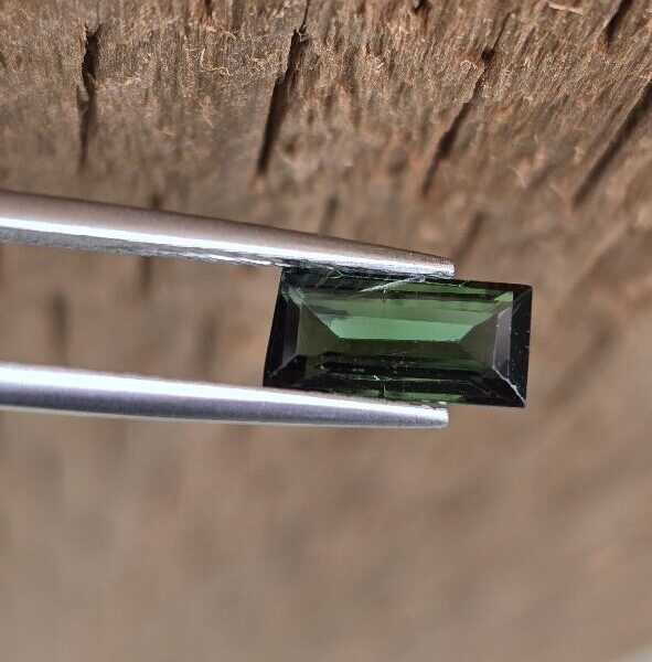 9.24x4.45x3.19mm baguette Brazilian tourmaline facet