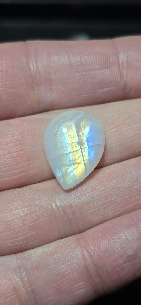 20.9x16.1mm moonstone cabochon