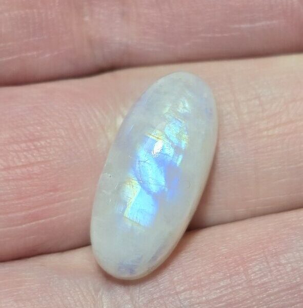 22.1x10.6mm moonstone cabochon