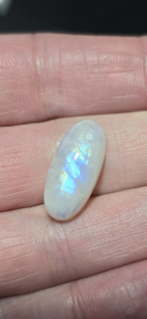 22.1x10.6mm moonstone cabochon