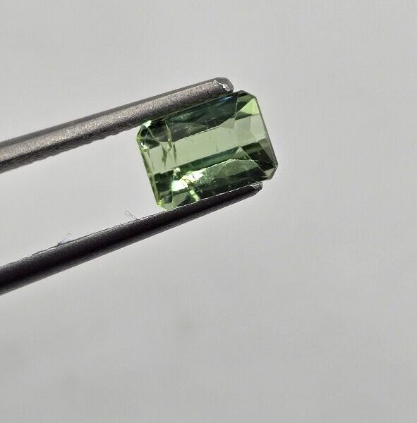 7.15x5.19x4.18mm emerald Brazilian tourmaline facet