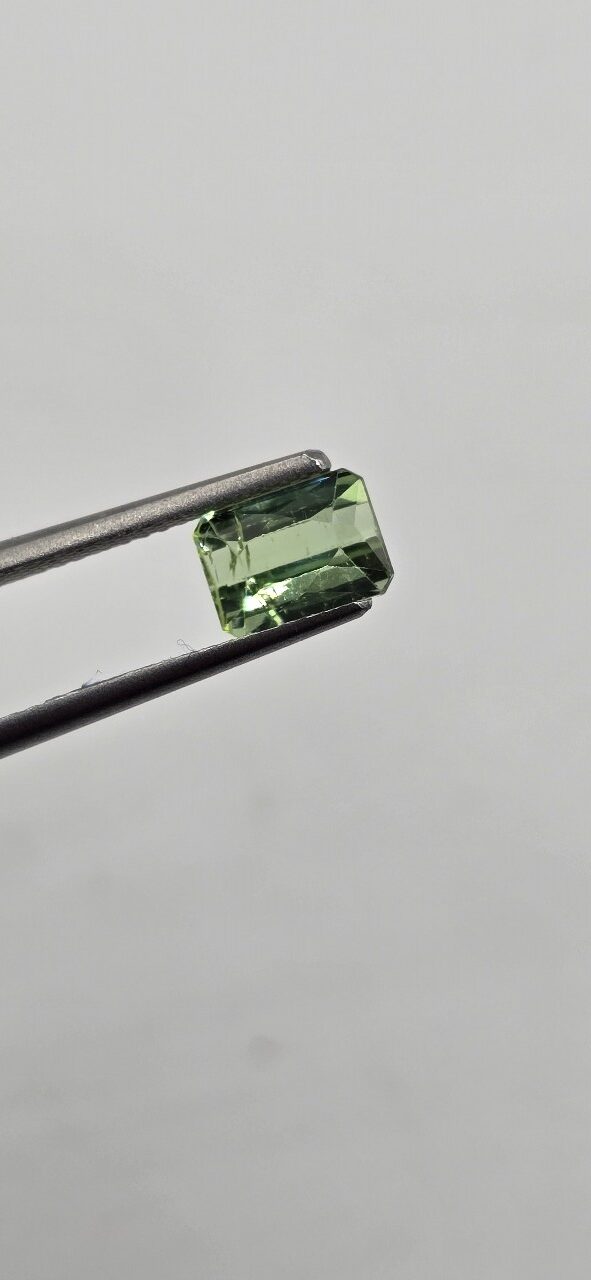 7.15x5.19x4.18mm emerald Brazilian tourmaline facet