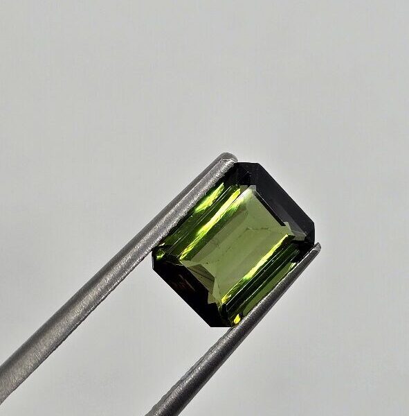 8.93x6.78x4.00mm emerald Brazilian tourmaline facet