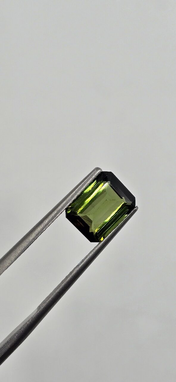 8.93x6.78x4.00mm emerald Brazilian tourmaline facet
