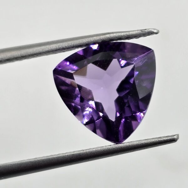 10mm trillion-cut Amethyst facet