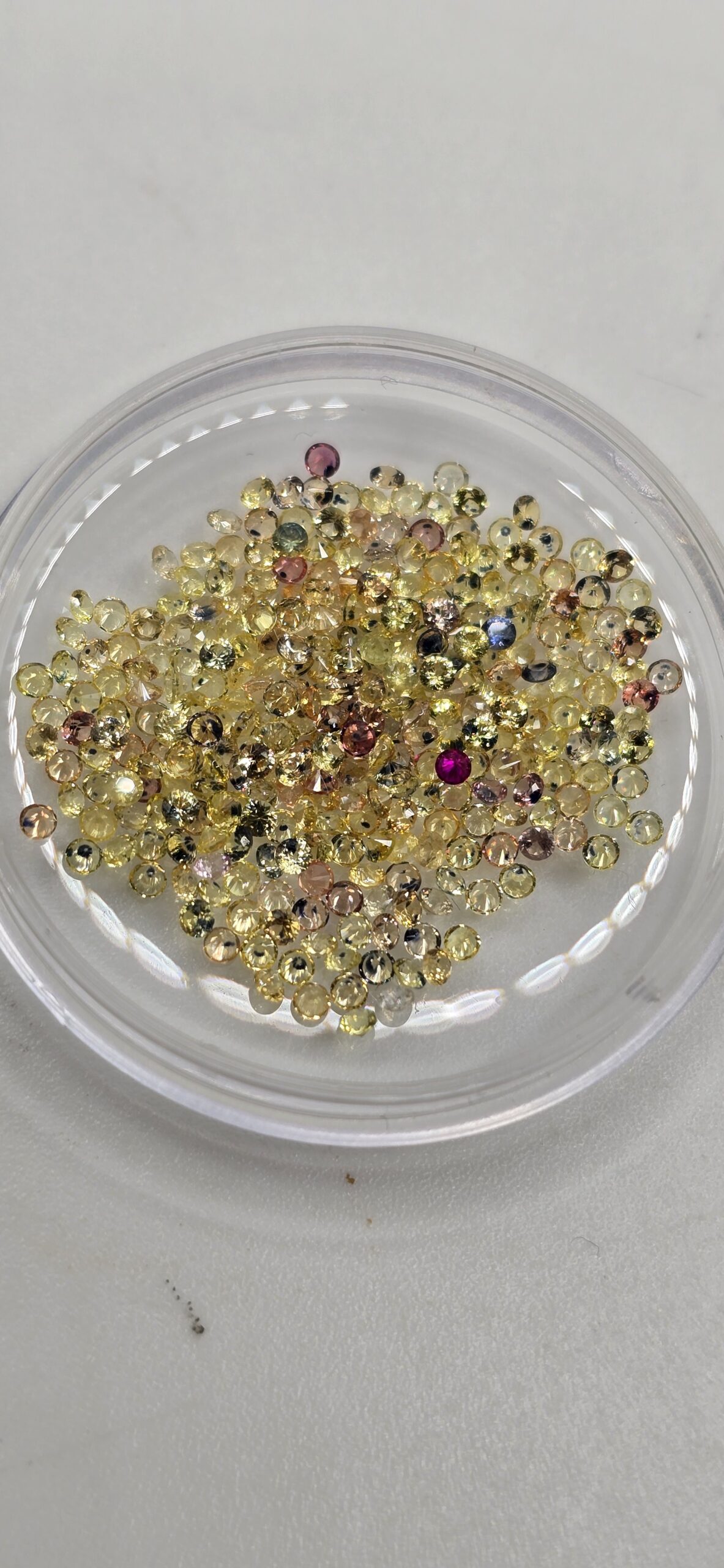 5ct parcel of 1.4mm yellow-mix sapphire facets