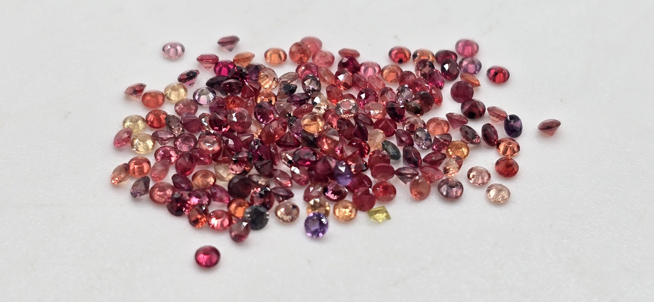 5ct parcel of 1.8mm dark mix sapphire facets