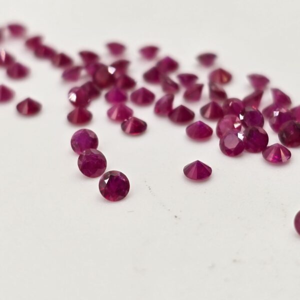 2.5mm round diamond cut mozambique ruby facet