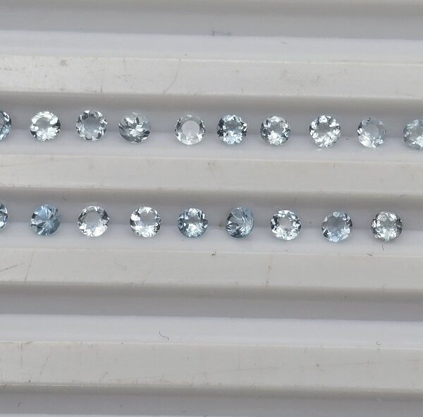 1ct parcel of 2.6mm melee round aquamarine facets