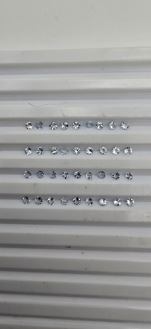 1.50ct parcel of 2.5mm melee round aquamarine facets