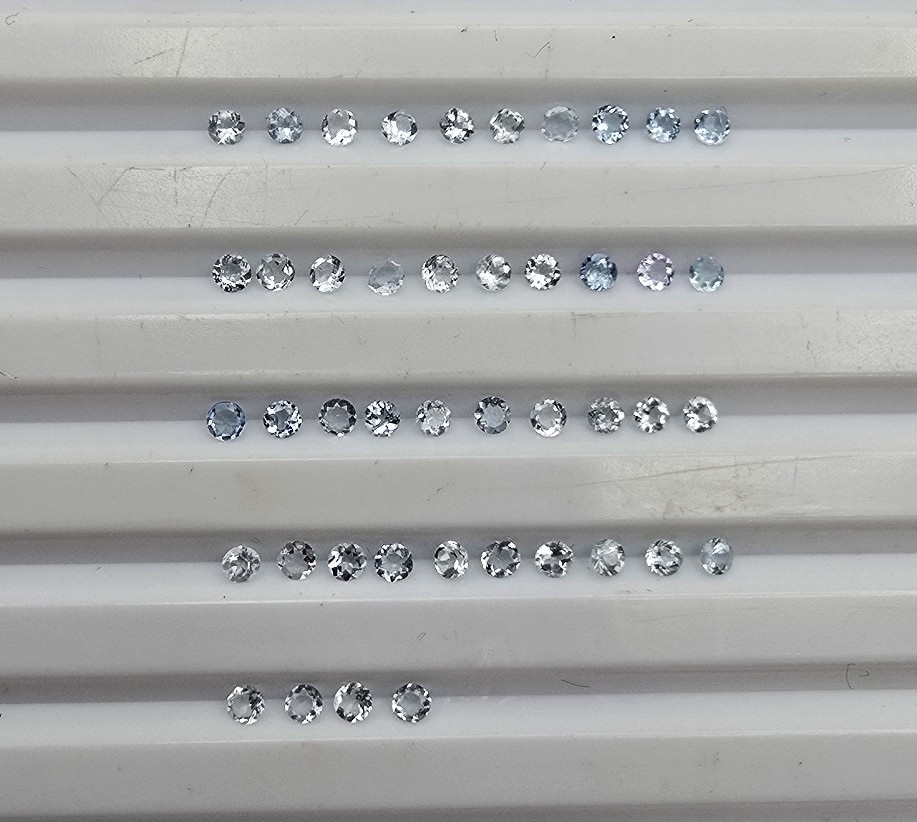 1.0ct parcel of 1.91 2.00mm melee round aquamarine facets