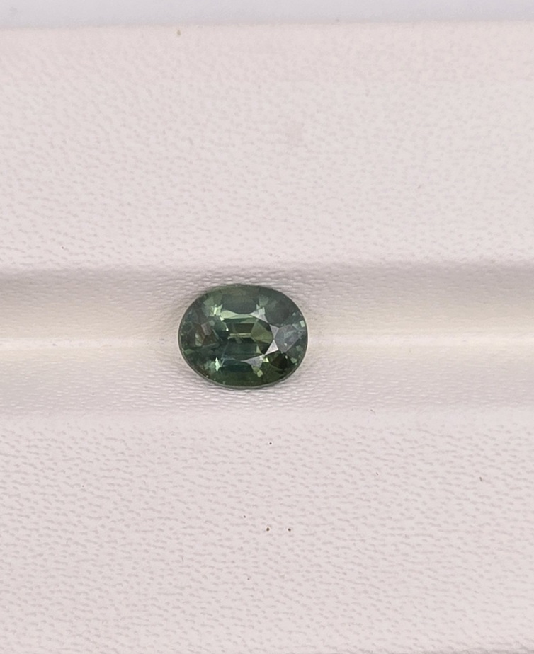 5.82x5.23x3.92mm oval australian sapphire facet