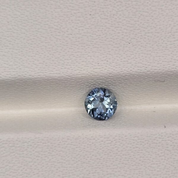 4.11x4.11x2.56mm round australian sapphire facet