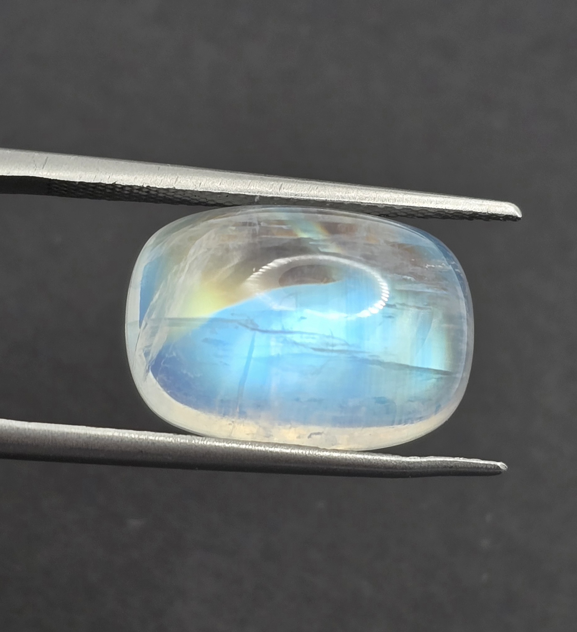 16.0x11.0x7.2mm cushion gem-grade rainbow moonstone cabochon