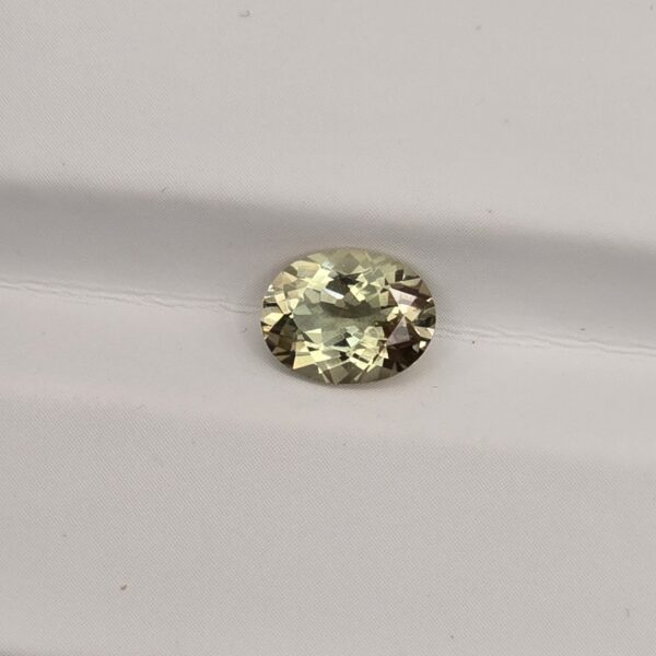 8x6mm oval sunstone facet