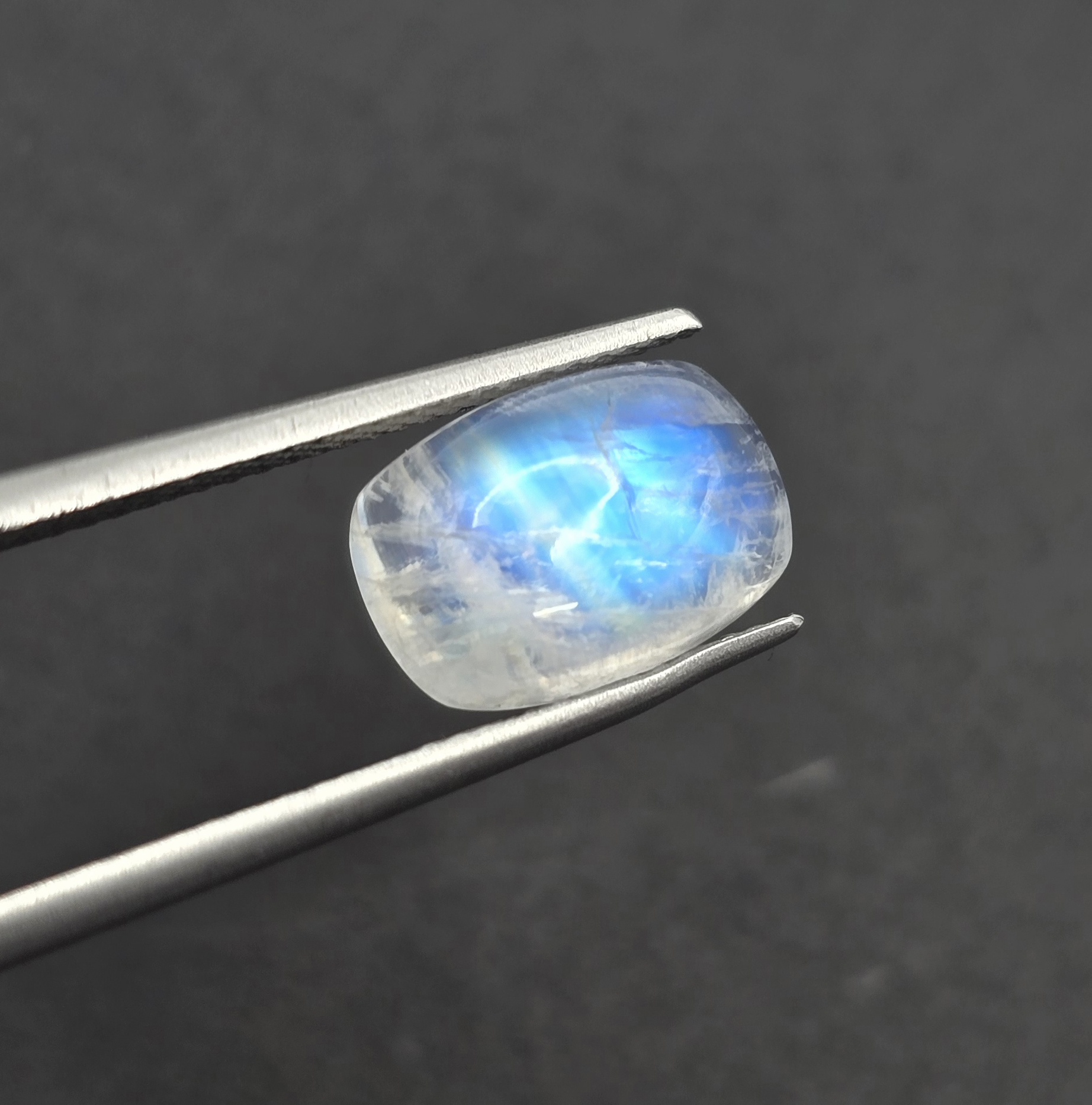 10.6x7.6x4.9mm cushion gem-grade rainbow moonstone cabochon