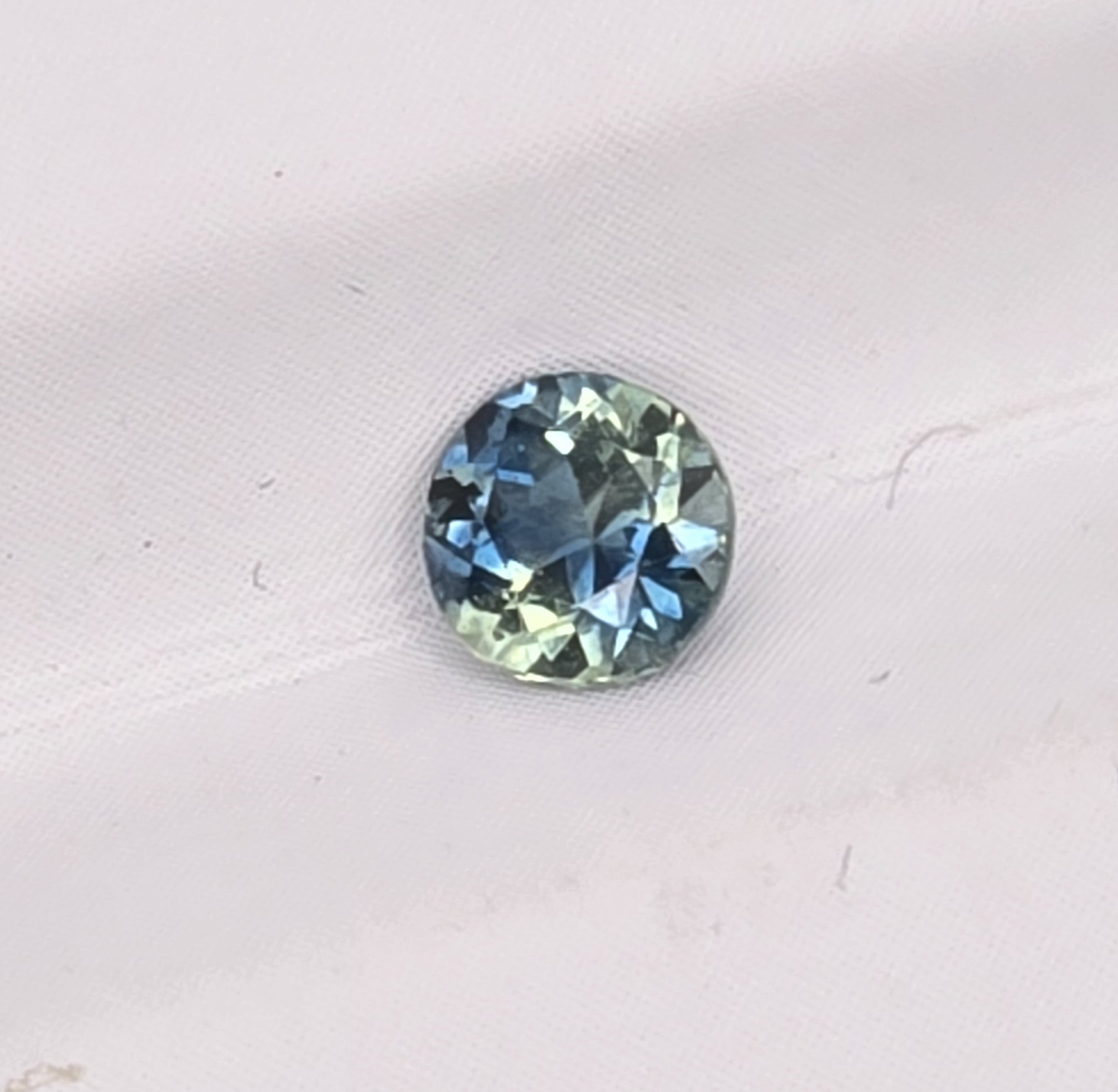 4.14x4.07x2.66mm round Australian sapphire facet
