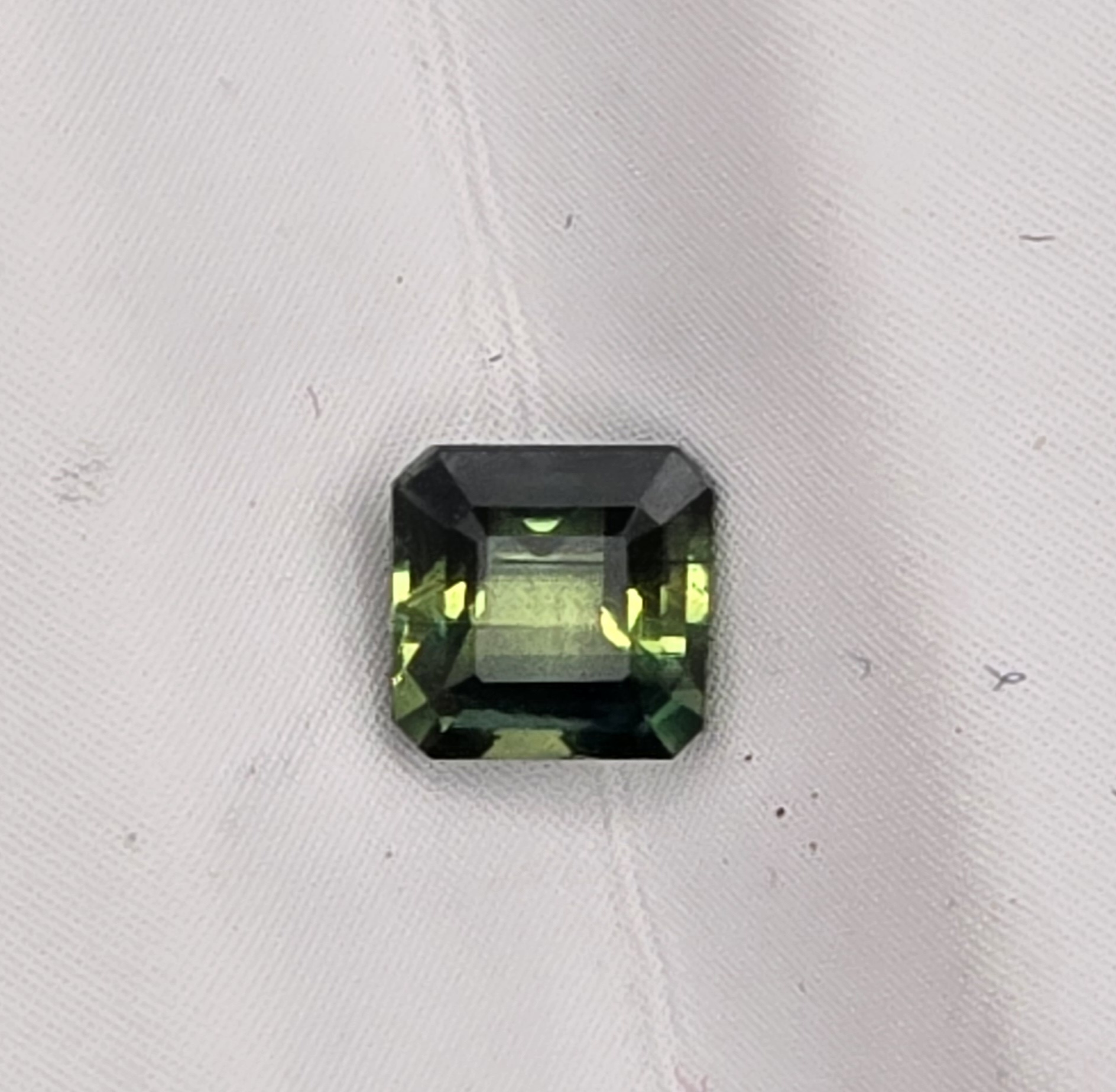 4.01x3.99x2.81mm octagon Australian sapphire facet