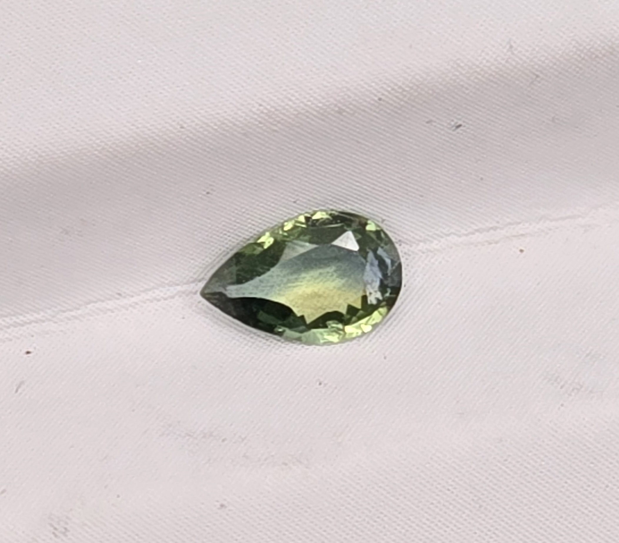 5.54x3.63x1.55mm pear Australian sapphire facet