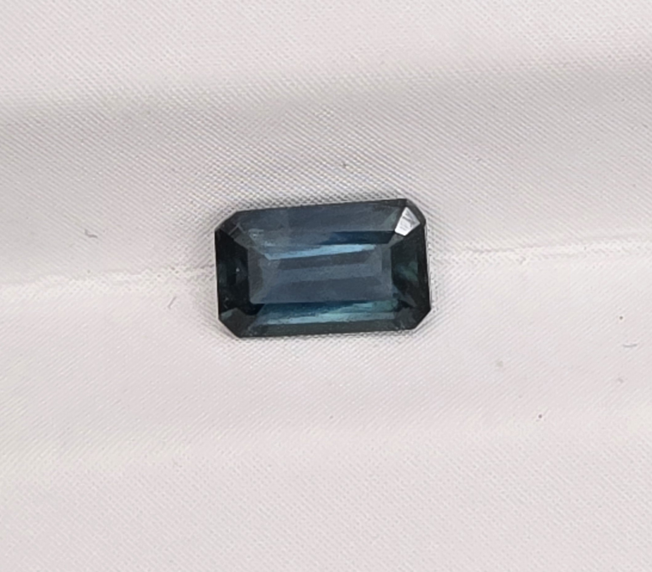 5.87x3.44x2.55mm octagon Australian sapphire facet