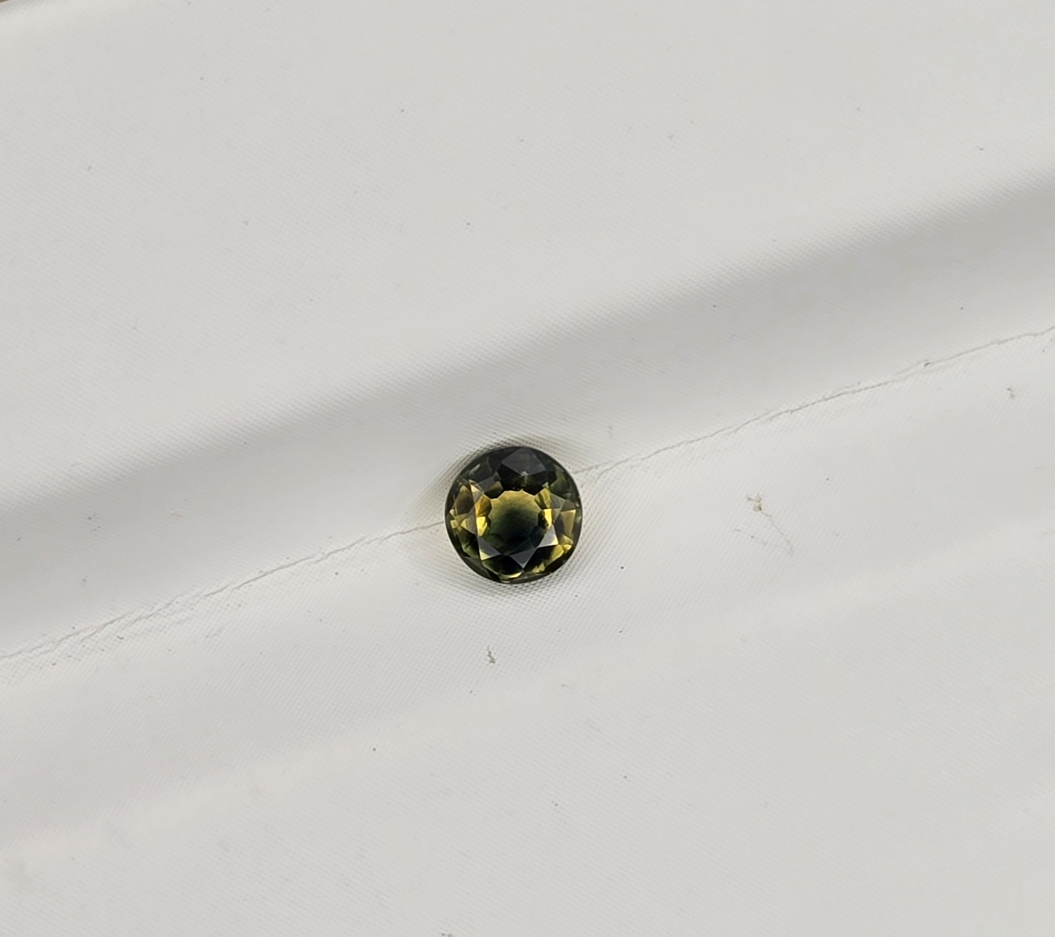 3.87x3.84x2.44mm round Australian sapphire facet