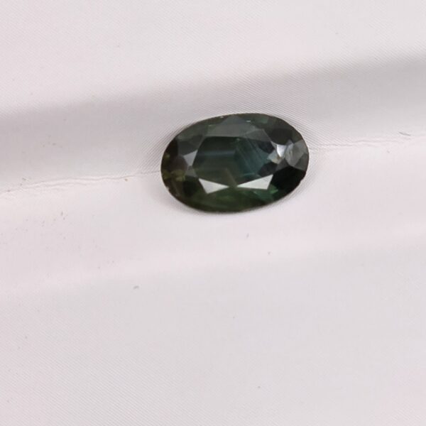 8.17x5.40x3.13mm oval Australian sapphire facet