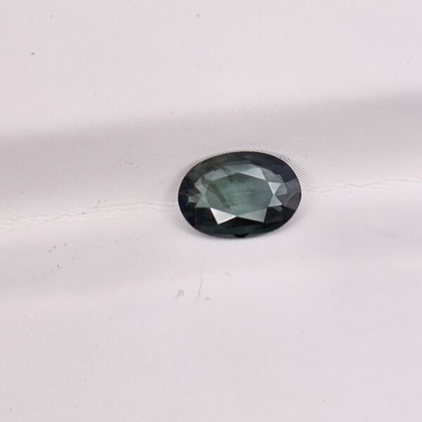 6.95x4.88x2.07mm oval Australian sapphire facet