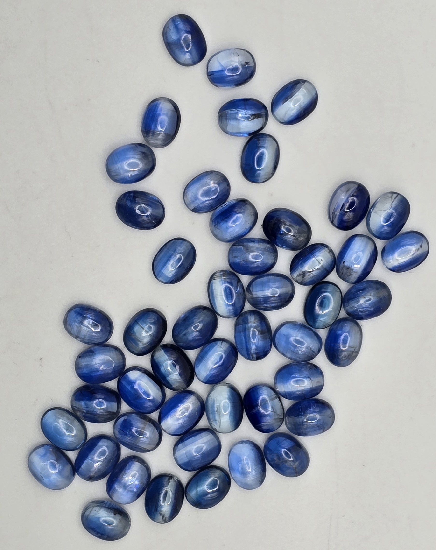 8x6mm oval blue kyanite cabochon