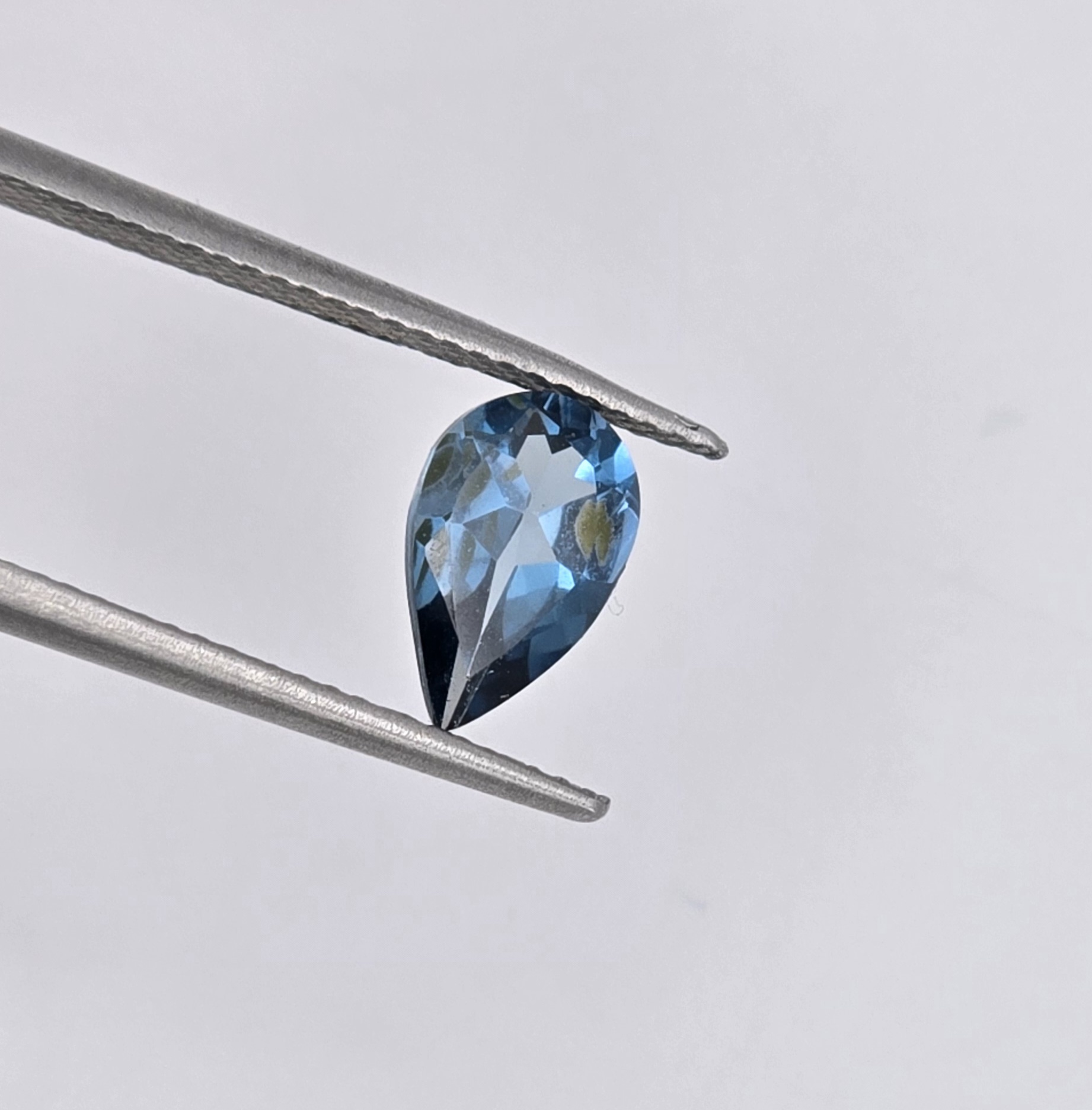 9.23x5.70x3.51mm pear London-blue topaz facet