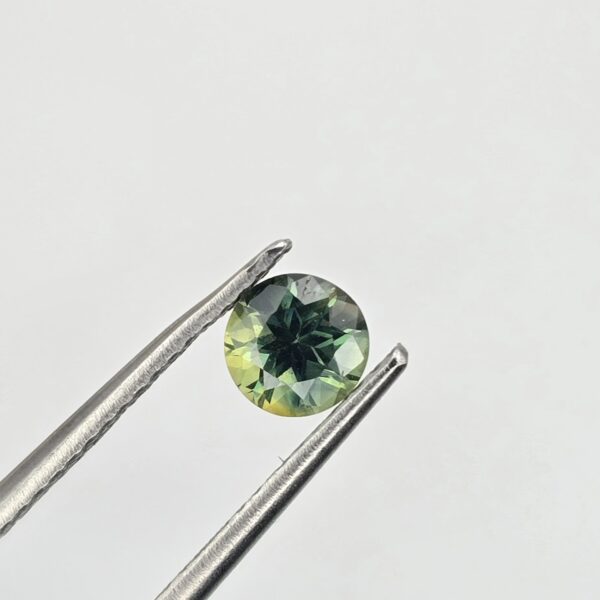 4.79x4.75x3.53mm round Australian sapphire facet