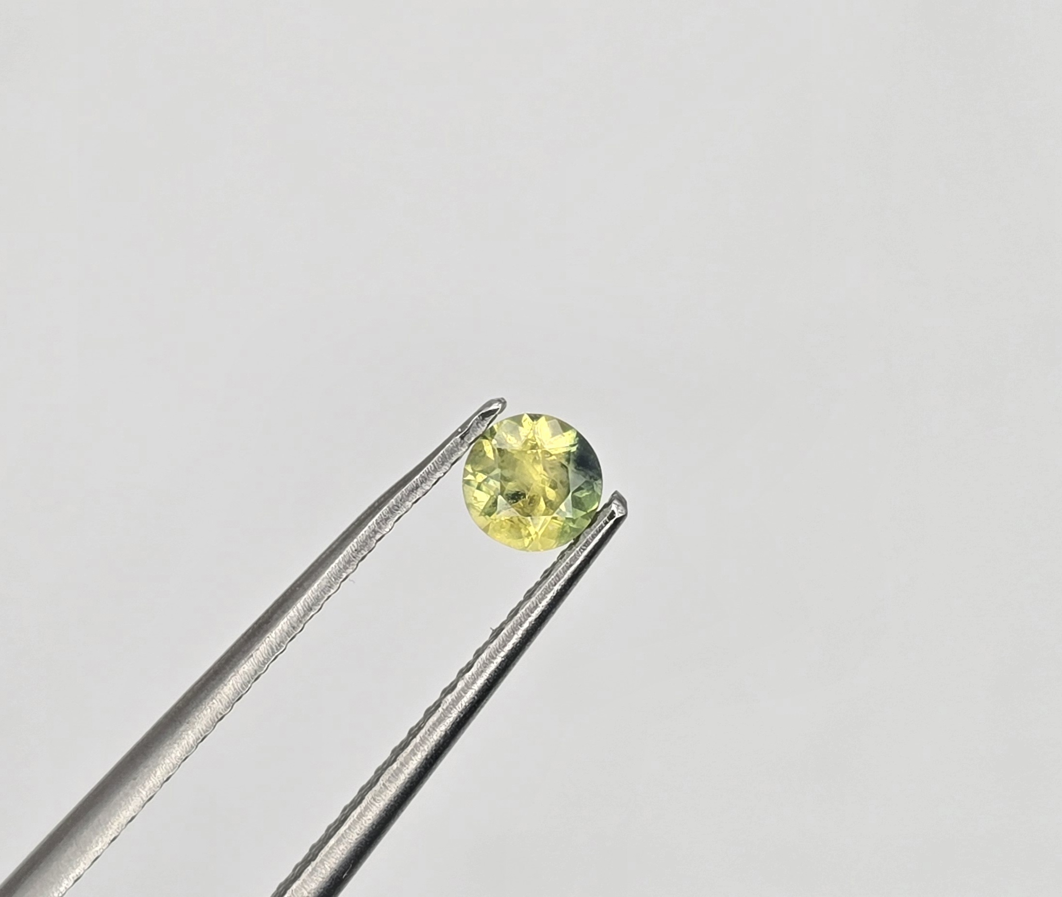 4.12x4.08x2.80mm round Australian sapphire facet