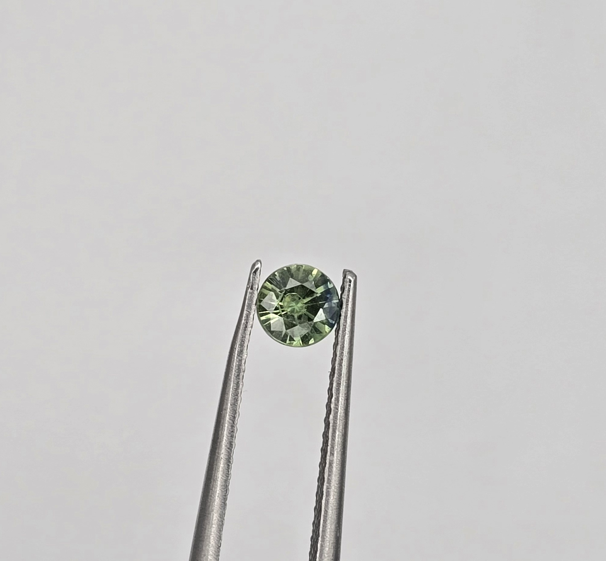 4.43x4.41x2.81mm round Australian sapphire facet