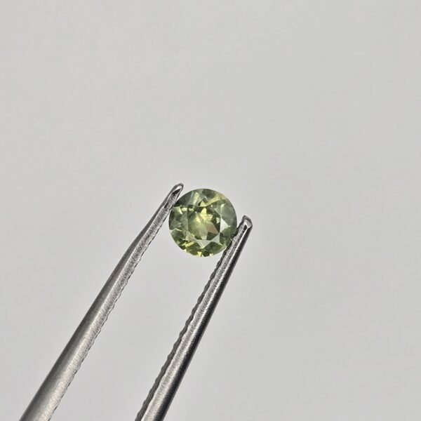 3.98x3.97x2.35mm round Australian sapphire facet