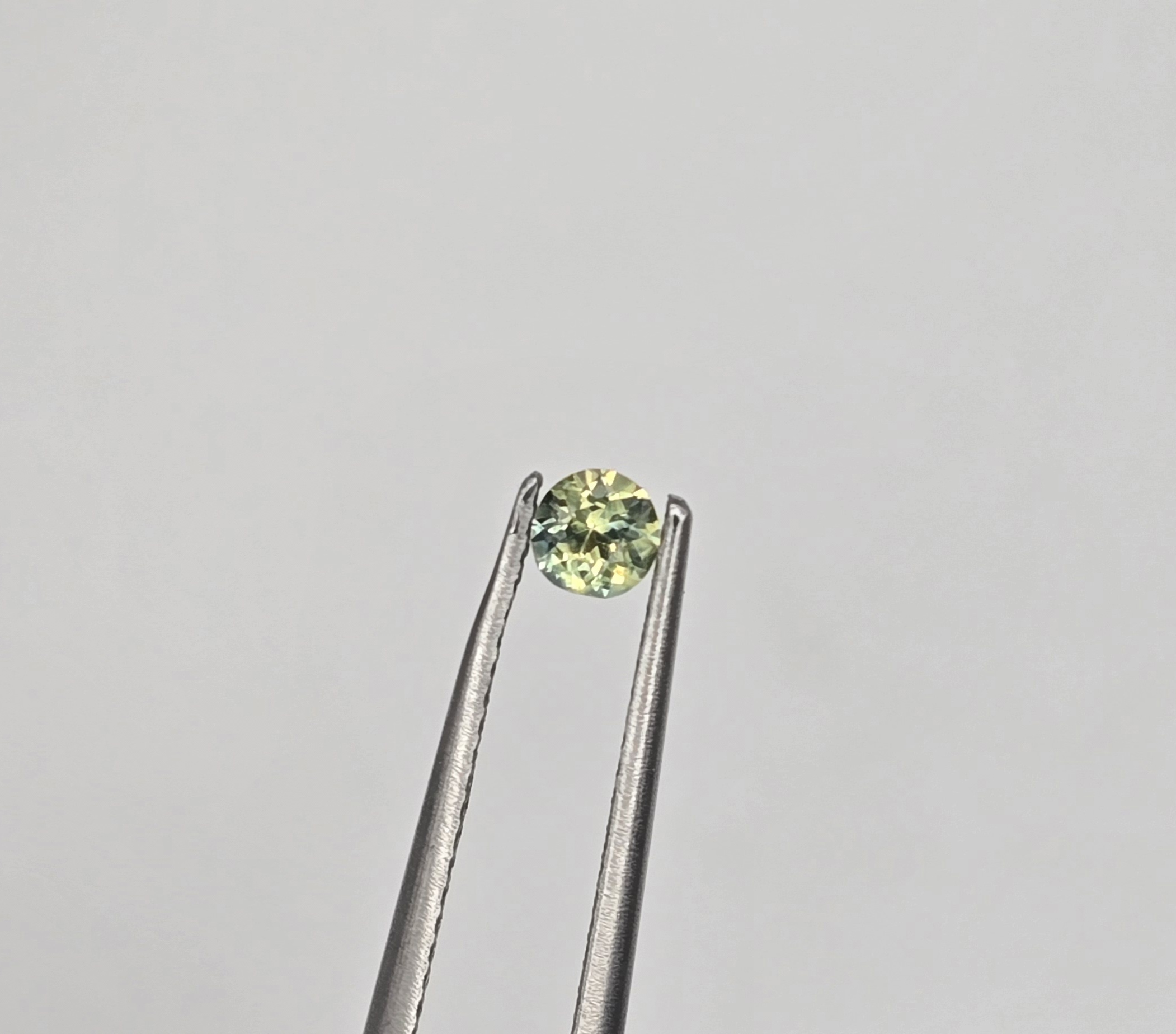 3.53x3.48x2.28mm round Australian sapphire facet