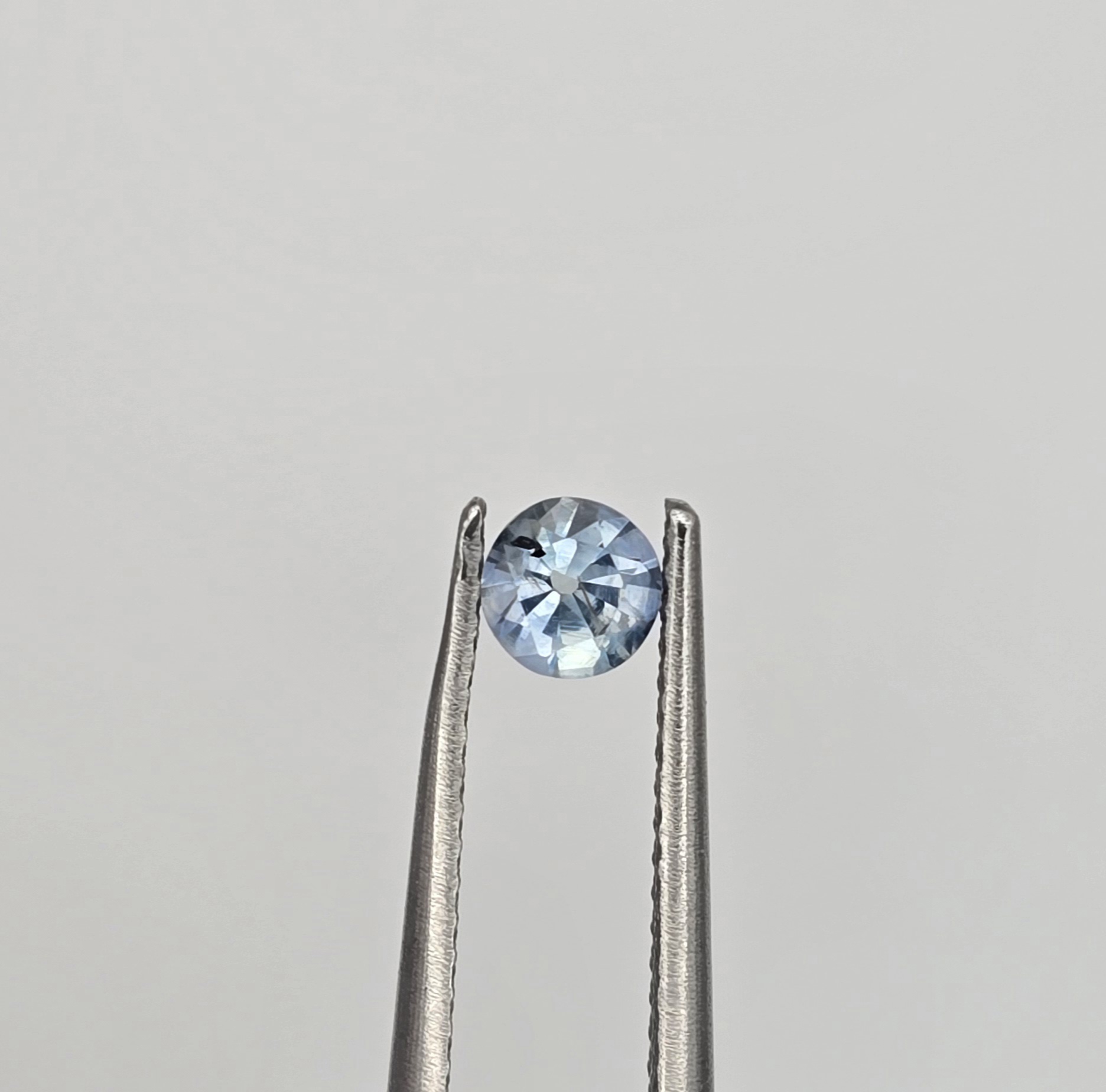 3.89x3.84x2.46mm round Australian sapphire facet